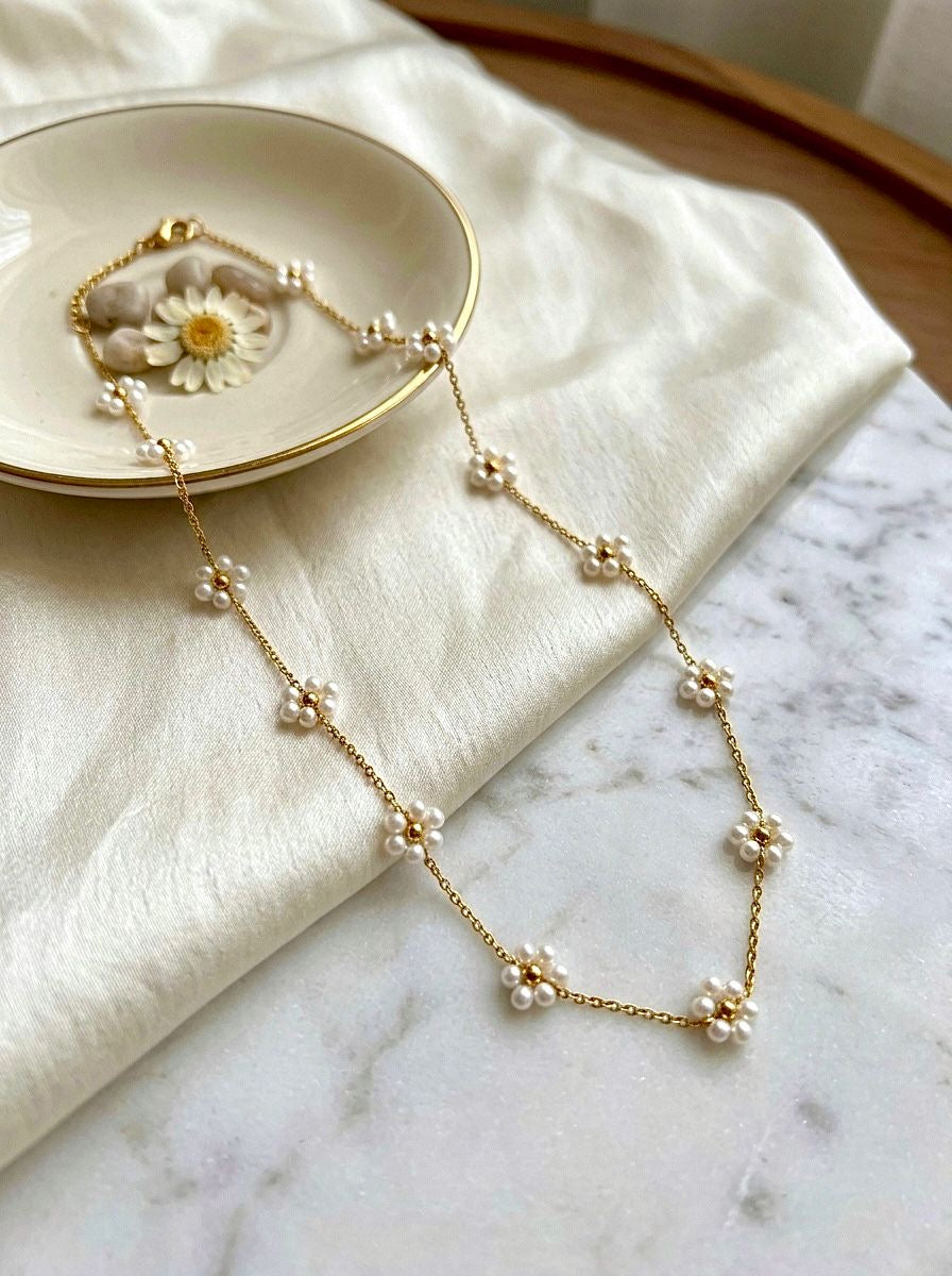 FLORAL PEARL NECKLACE