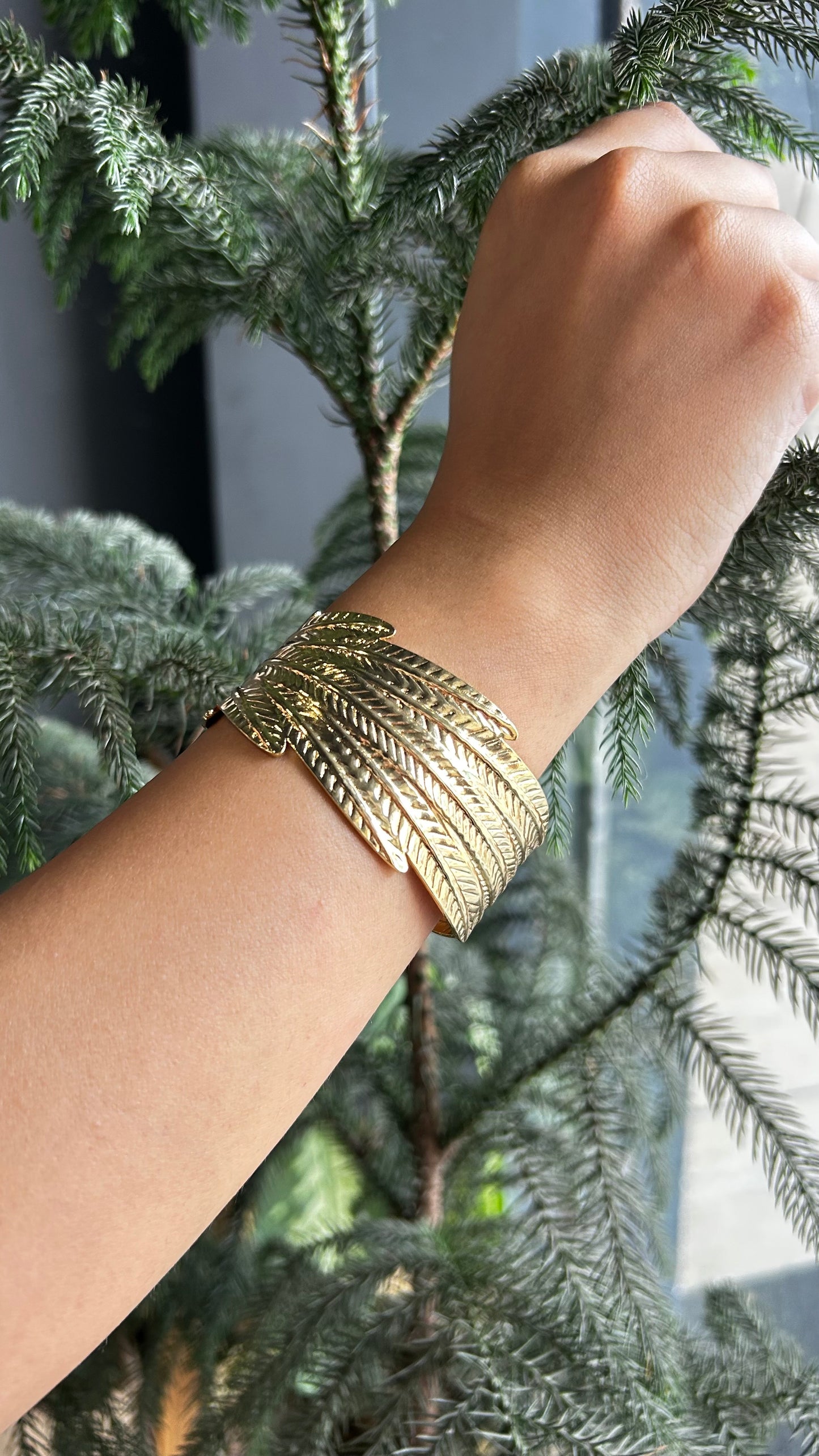 LEAFLET CUFF