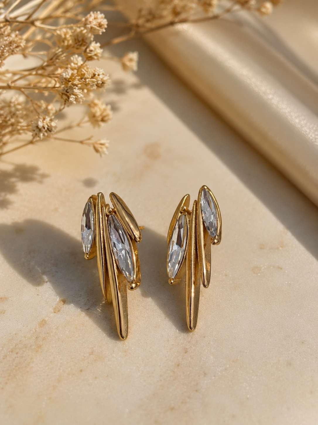 ELARA CRYSTAL EARRINGS