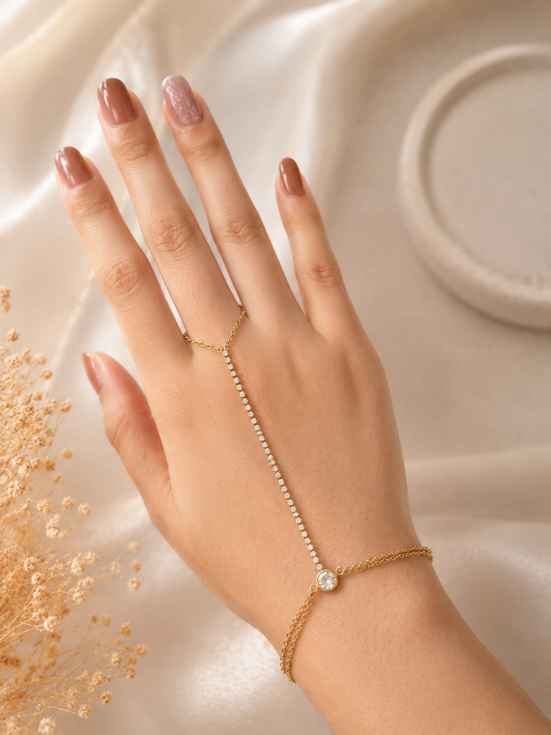 DIAMOND DRAPE HANDCHAIN